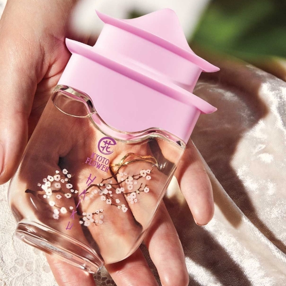 Perfume - Picture 3 of 5